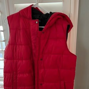 NWOT Swiss Tech long red hooded puffer vest with hood. Size Large